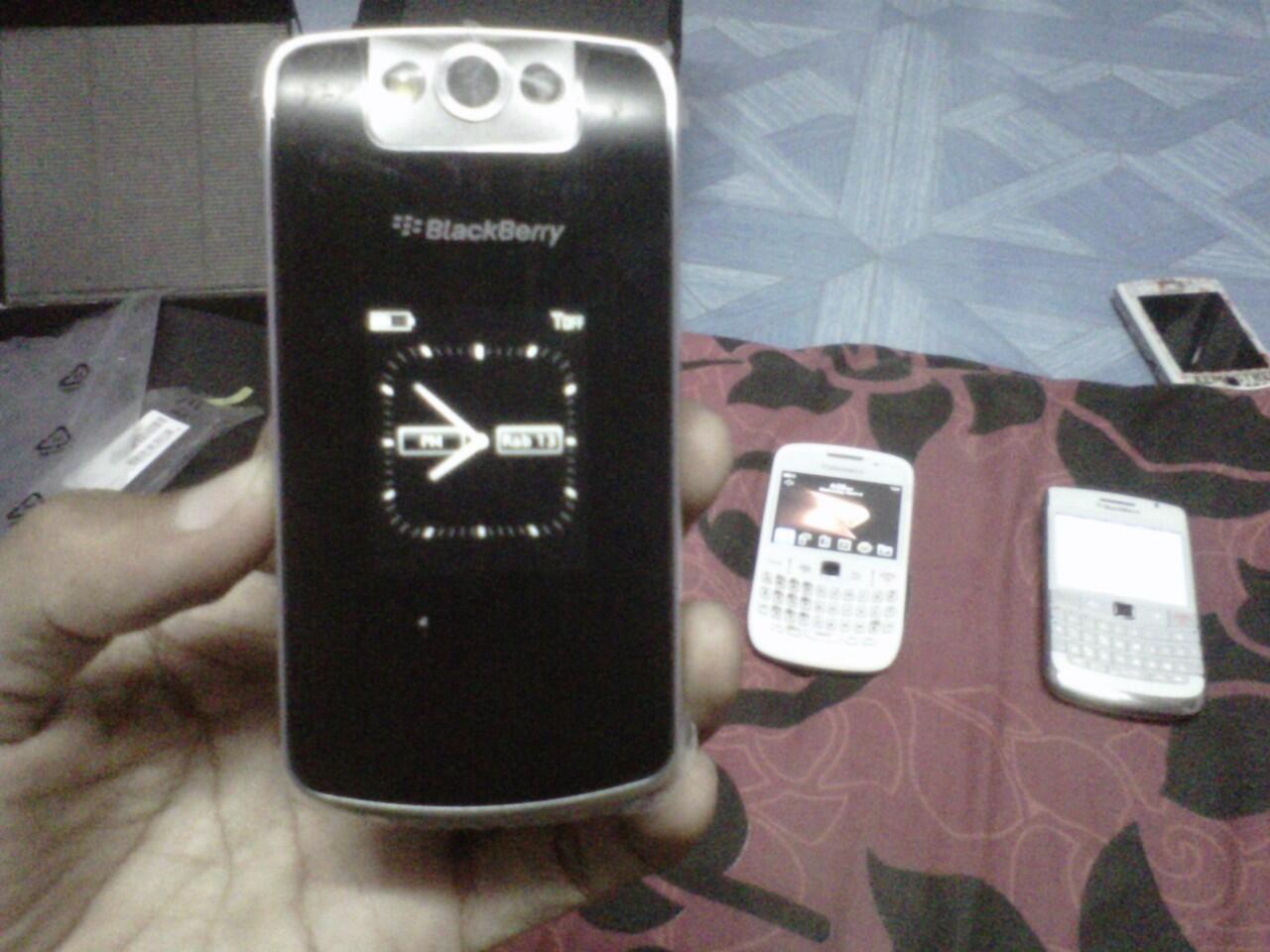 Blackberry Pearl Flip 8220 gsm Jakarta Pusat