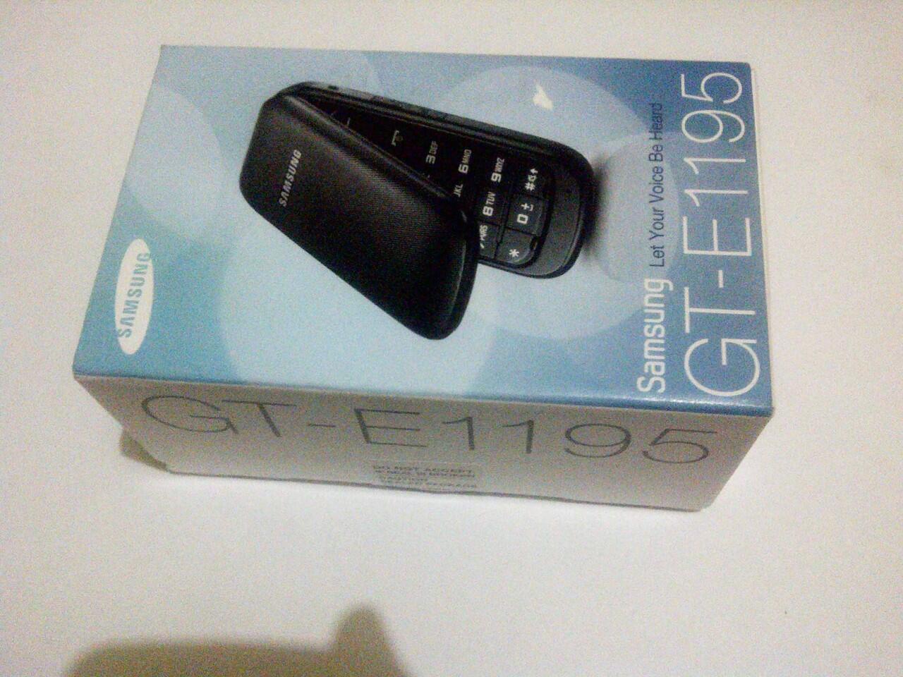 JUAL RUGI !! BNIB HP FLIP CLAMSHELL SAMSUNG GT-E1195 merah / ruby red