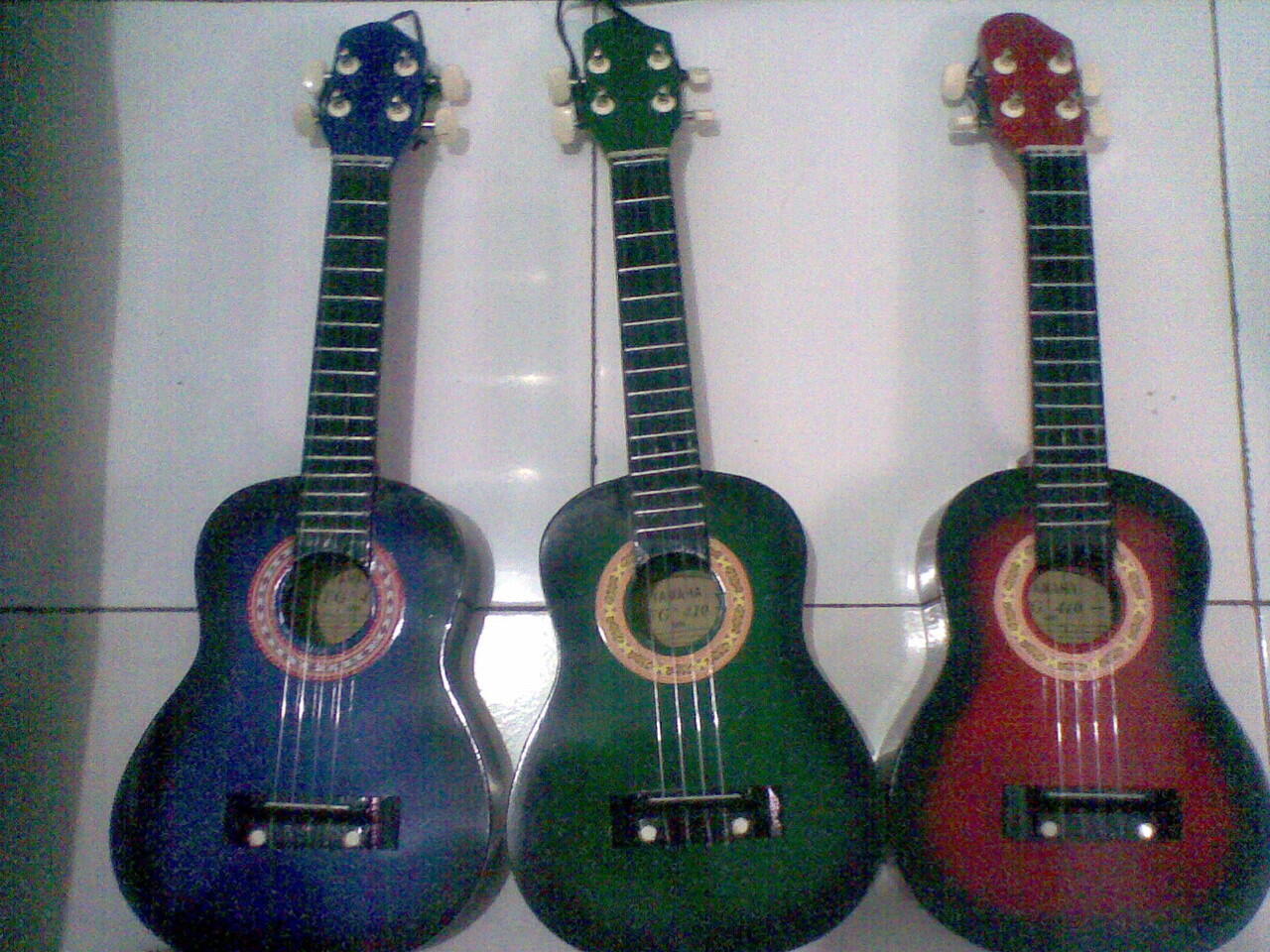 Cari Ukulele 6 senar dan ukulele 4 senar murah  KASKUS