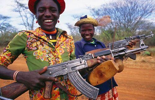 Anak Kecil Afrika Bersenjata AK-47