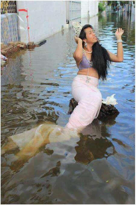 WEW Inilah perilaku Korban Banjir yang bikin ngakak!!!