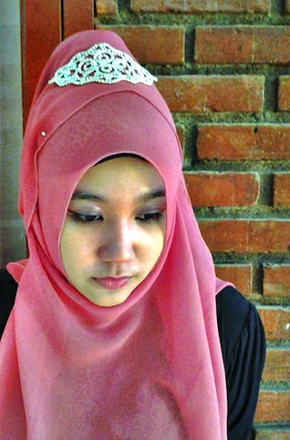 ASESORIS HIJAB : BROS & HEADBAND KRISTAL MEWAH