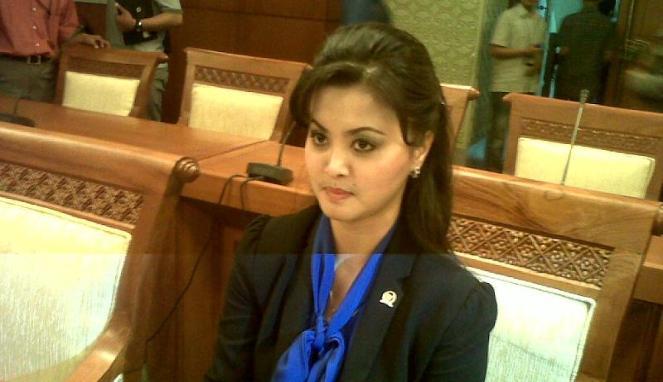 ada yang mau gak jadi pacarnya cewek ini gan ?