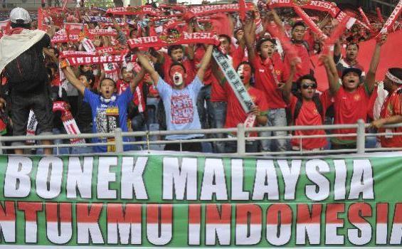 ULTRAS MALINGSIA (Menyebut Indonesia Itu anjing) Di Stadion AFF 2012