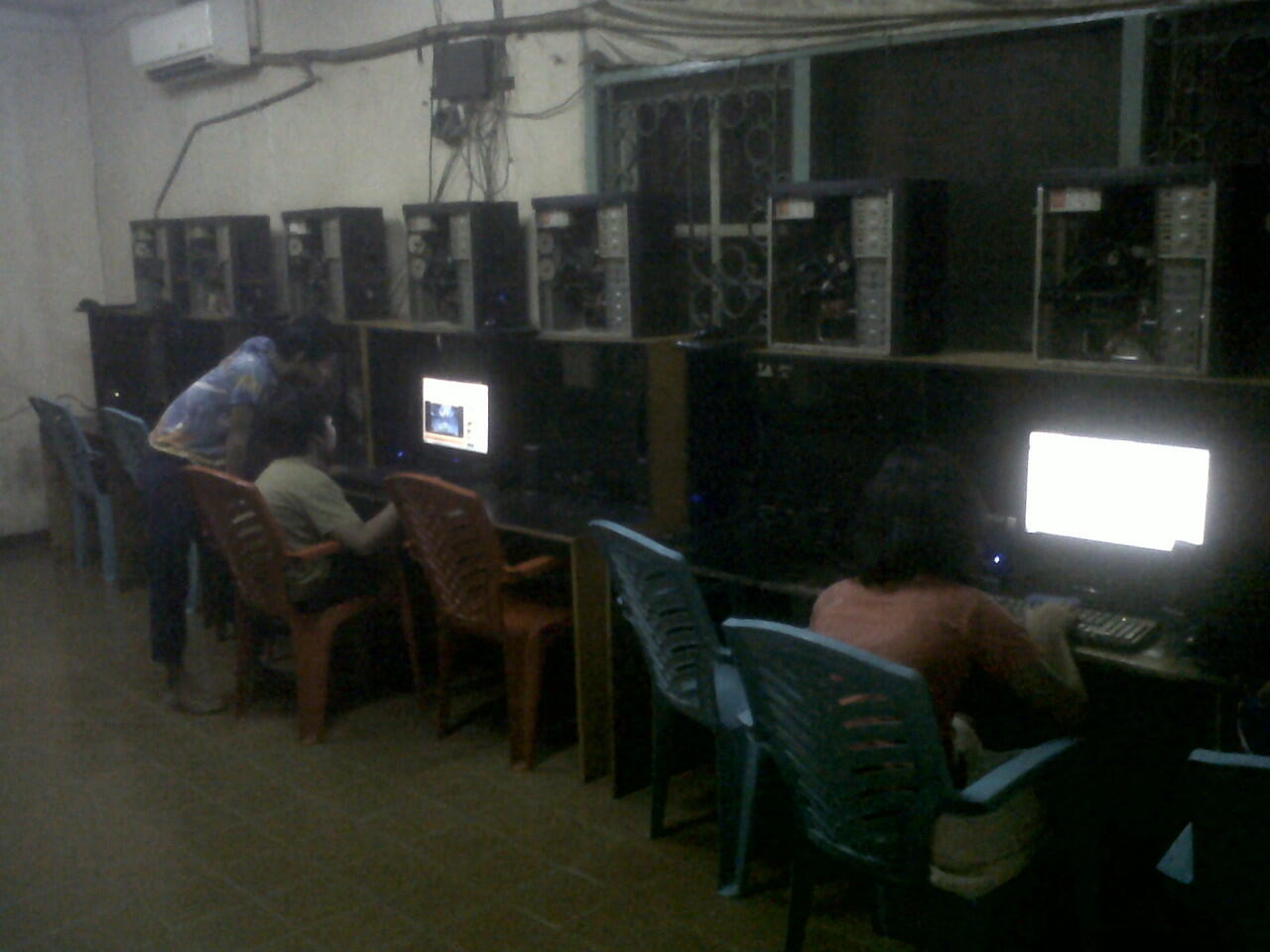 warnet dan perlengkapannya