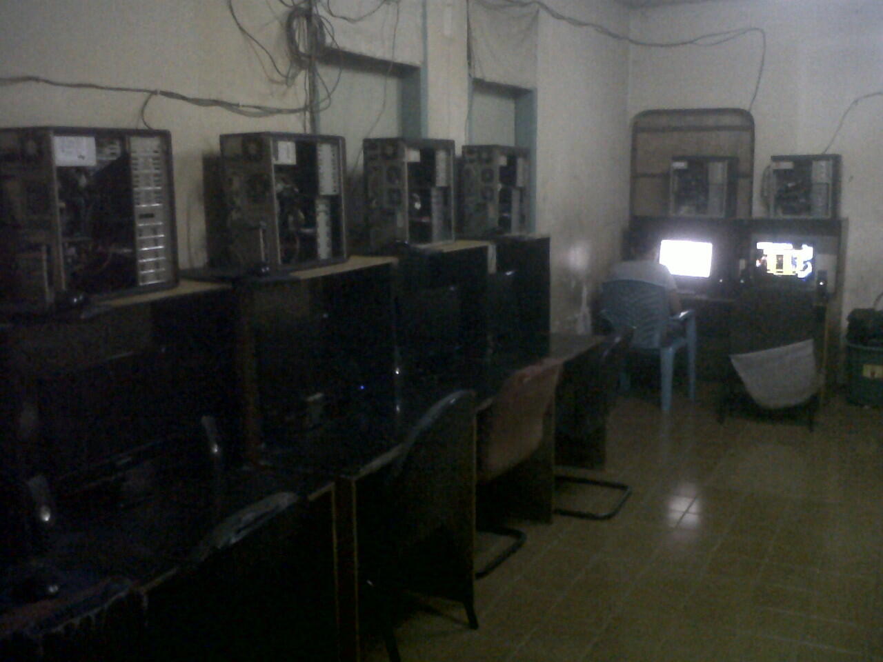 warnet dan perlengkapannya
