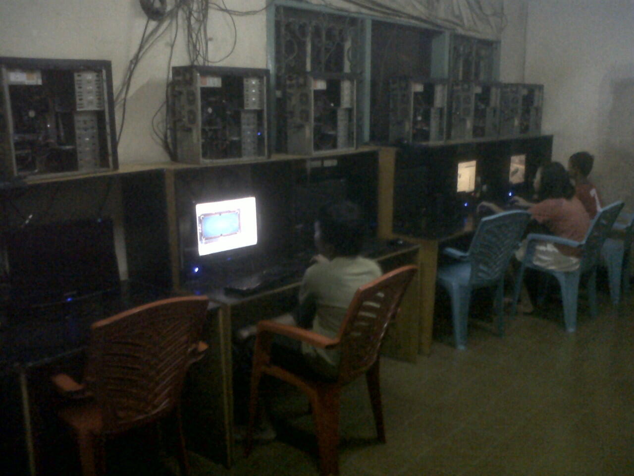 warnet dan perlengkapannya