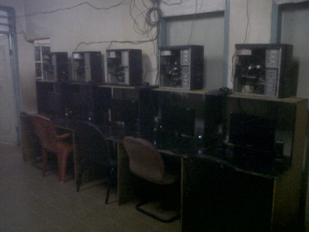warnet dan perlengkapannya