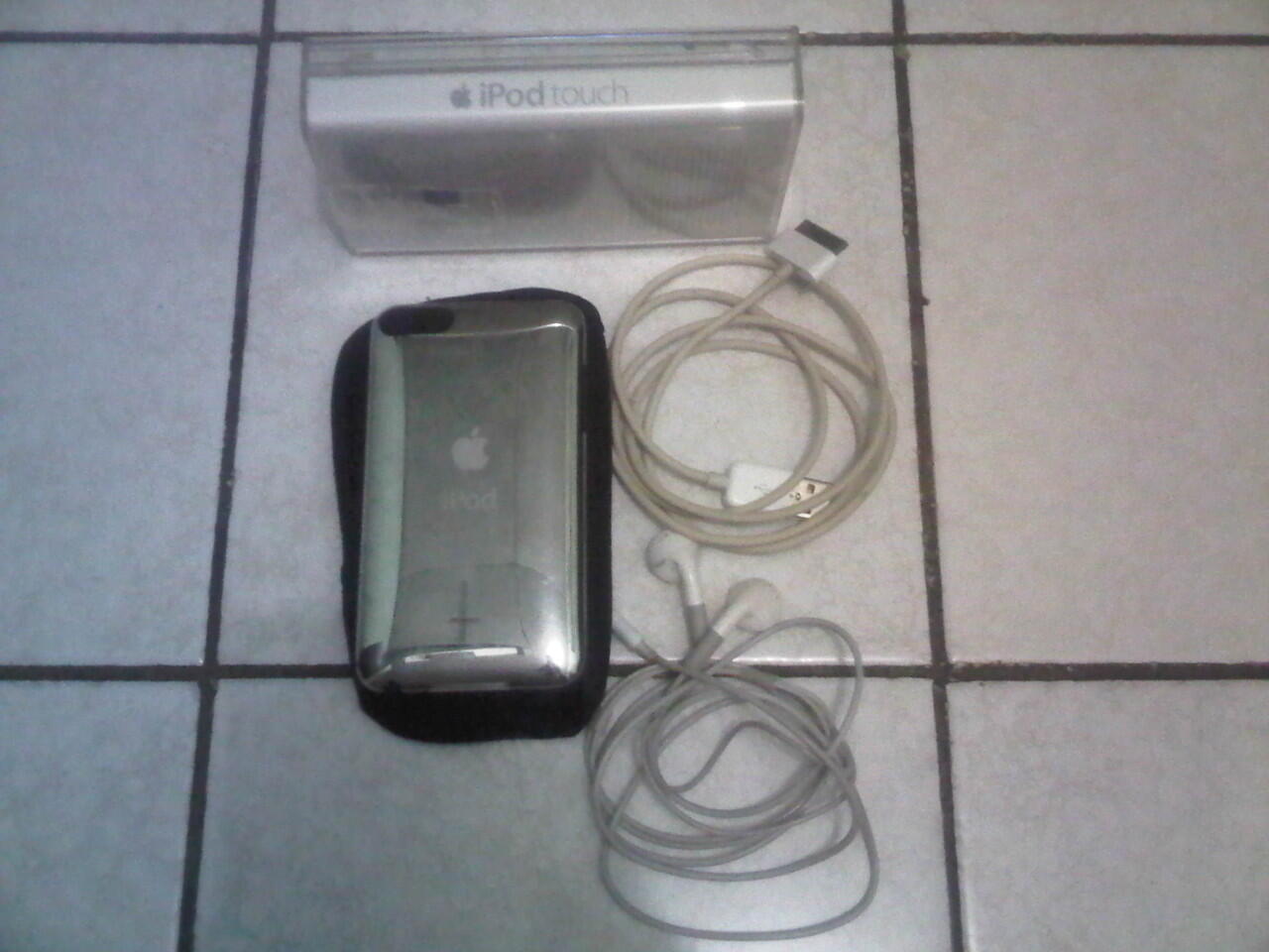 2nd Jual santai ipod touch 3rd gen (ex cewek), mulus dan lancar...