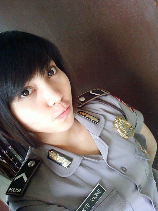 Okte Vione Polisi Muda yang Cute dan Cantik (Kaskuser Cowo Masupp!!!)