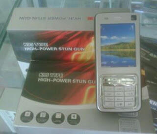 Stun Gun Bentuk HP