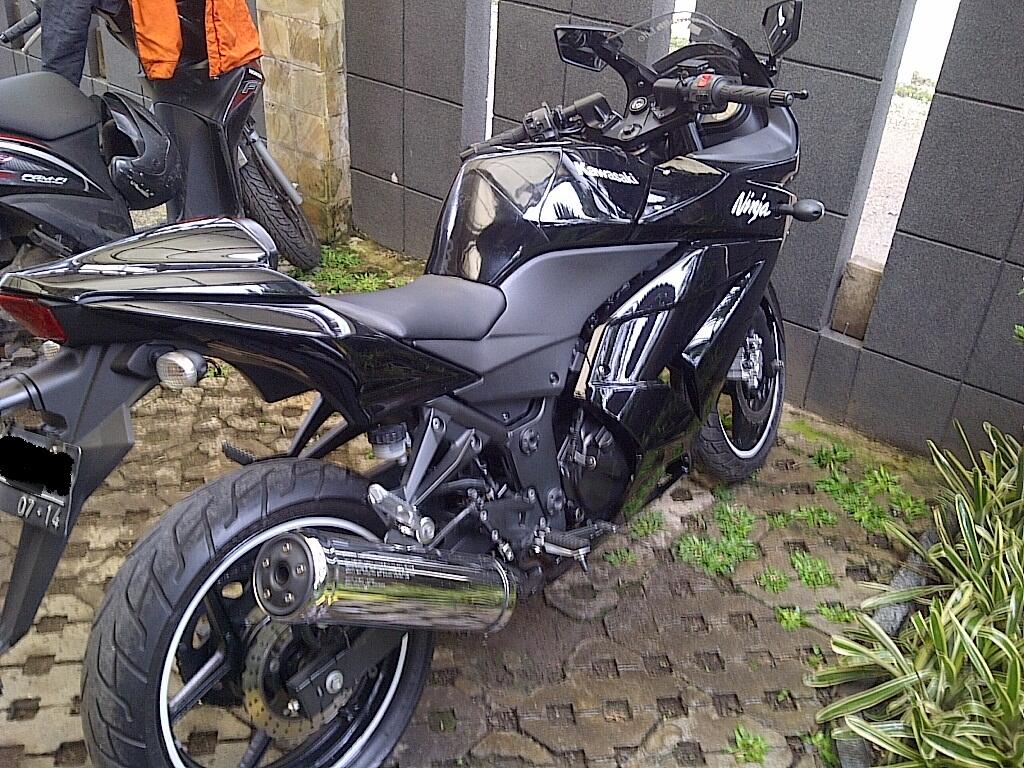 Cari JUAL SANTAI KAWASAKI NINJA 250 TAHUN 2009 HITAM GLOSSY KM