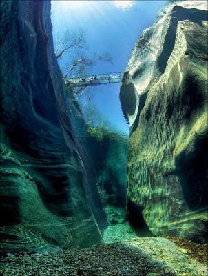 Verzasca Sungai Kristal di Swiss