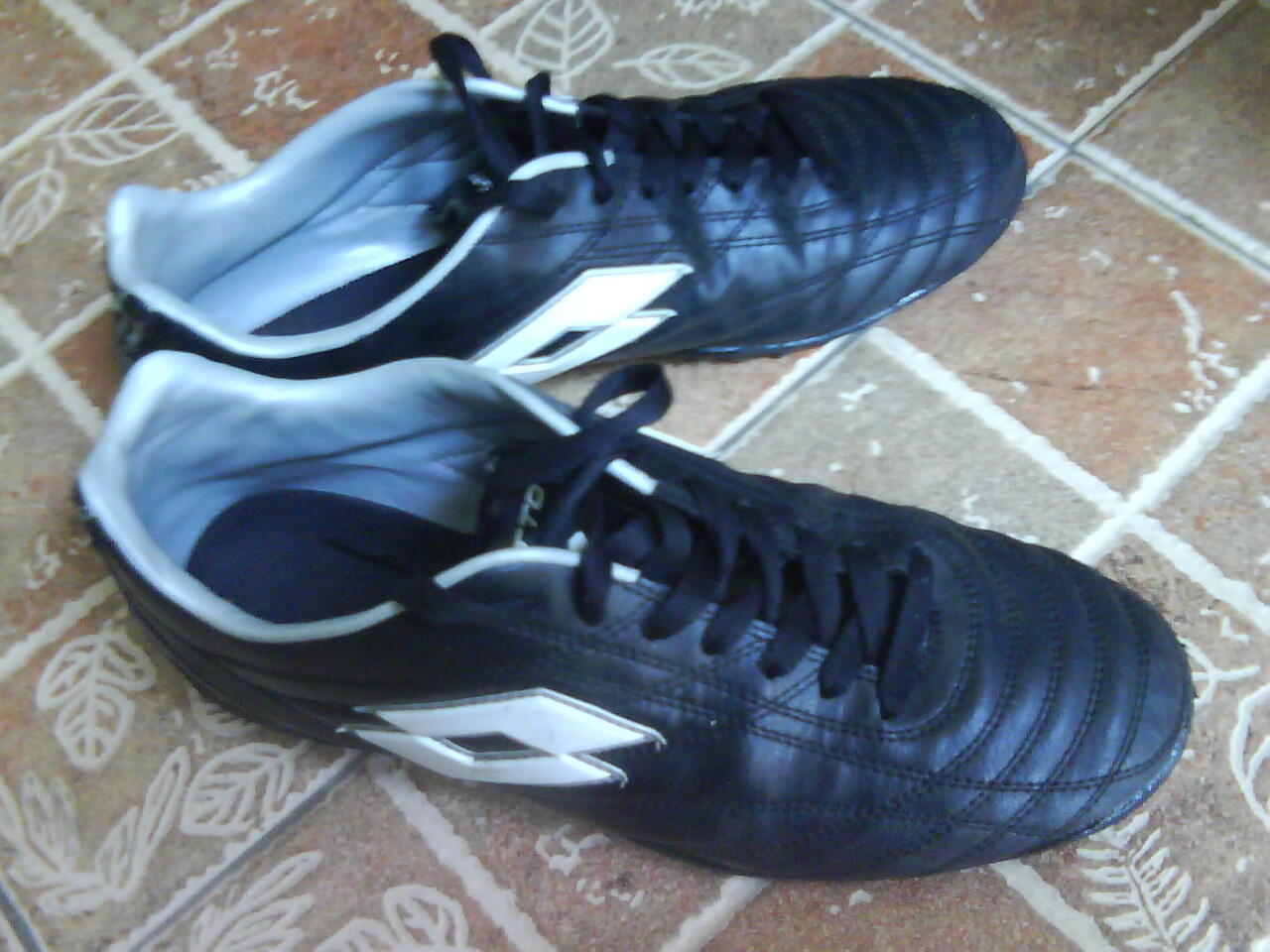 Sepatu Futsal Lotto Spider Original yang Limited Edition Khusus Rumput Sintesis :D