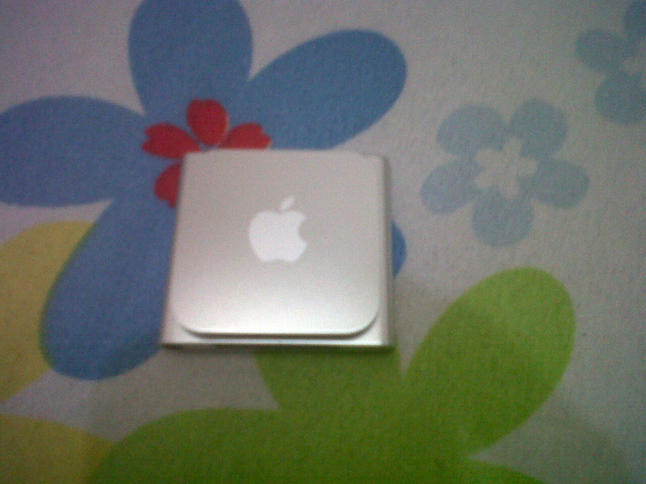 ipod nano 6th silver + bonus iwatchz masih garansi ampe feb 2013 bandung