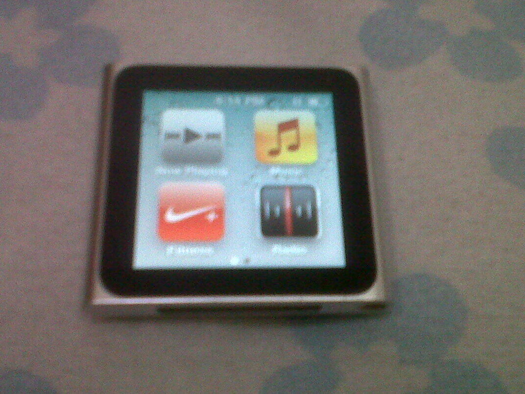 ipod nano 6th silver + bonus iwatchz masih garansi ampe feb 2013 bandung