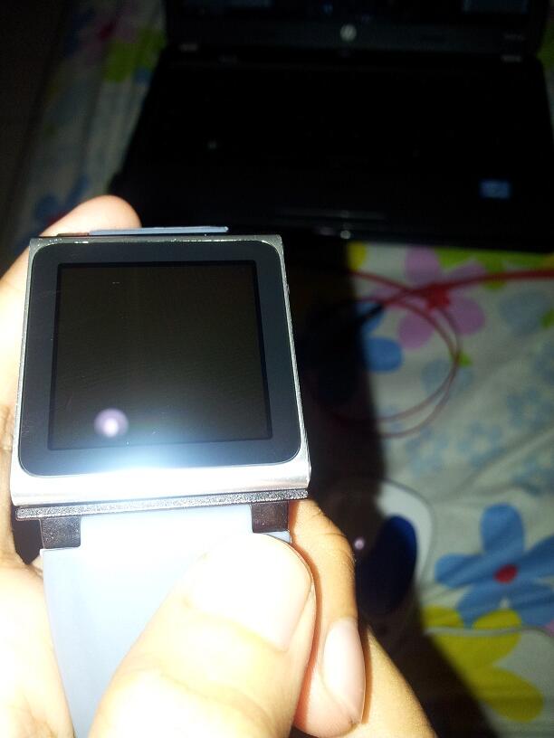 ipod nano 6th silver + bonus iwatchz masih garansi ampe feb 2013 bandung
