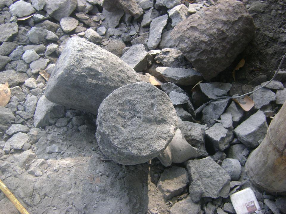 cobek/cobek batu/cobek asli,cobek alami,ulekan cobek,dapur cobek pegunungan merapi