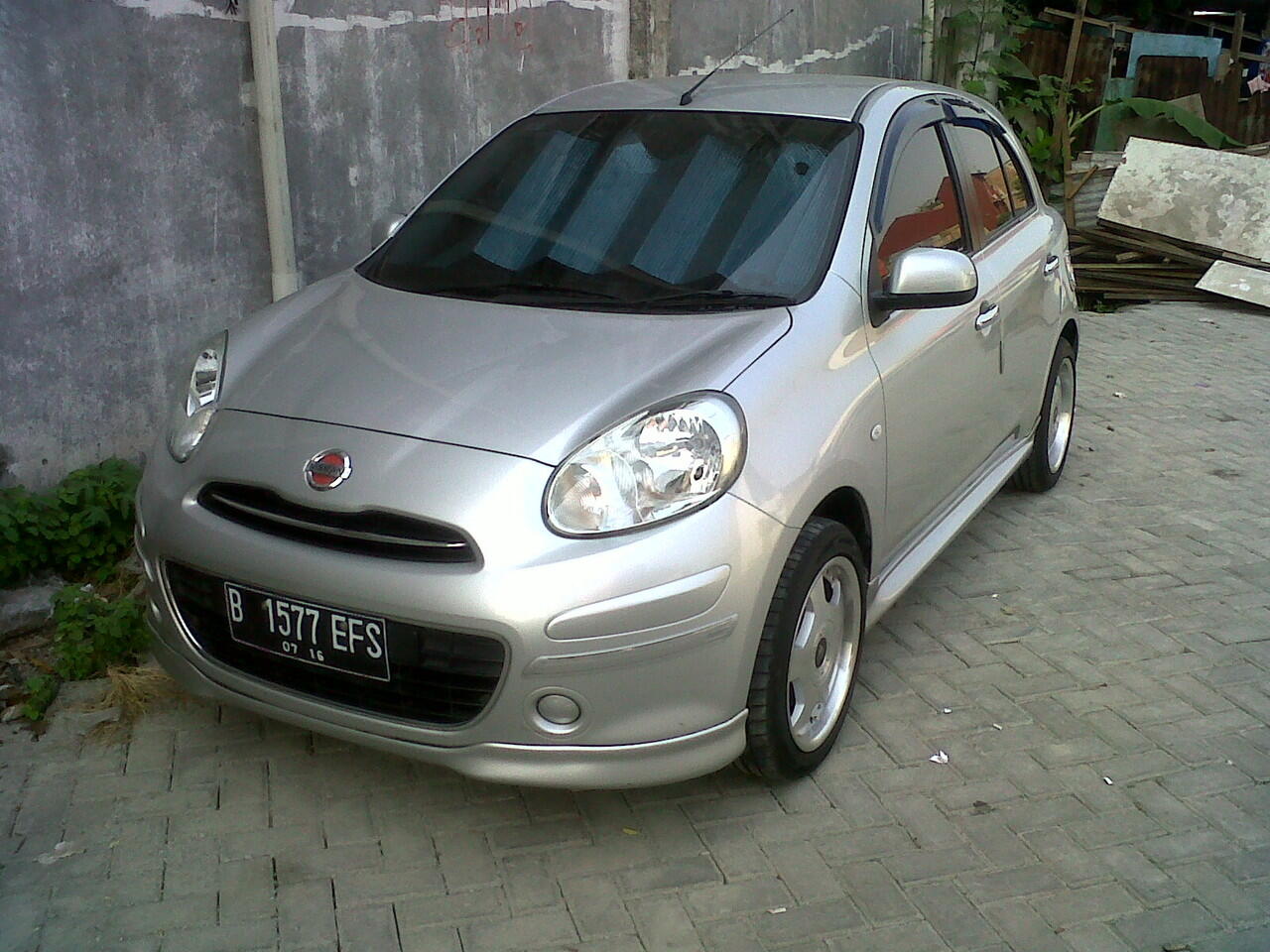 nissan march 2011