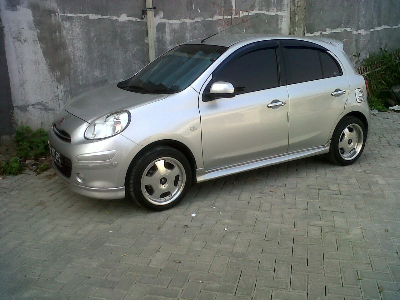 nissan march 2011