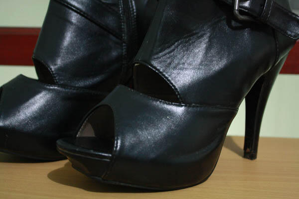 SALE !!! Charles n Keith, ankle boots, Noche,etc !!! CHEAP! crab it fast!