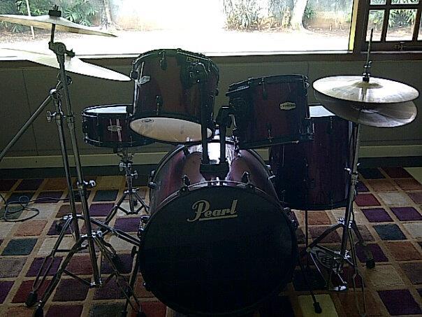 jual seperangkat alat band kondisi 98% bagus, hanya dipakai 5 kali
