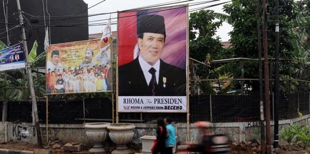 Apes Gan..! Bang Rhoma di gulung Satpol PP....