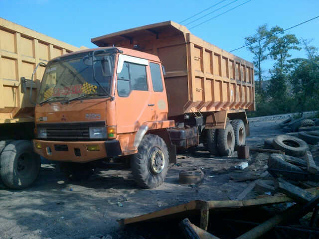 Terjual Dump Truck, Tronton 10 Ban, Mitsubishi FN 527 220 PS Turbo 