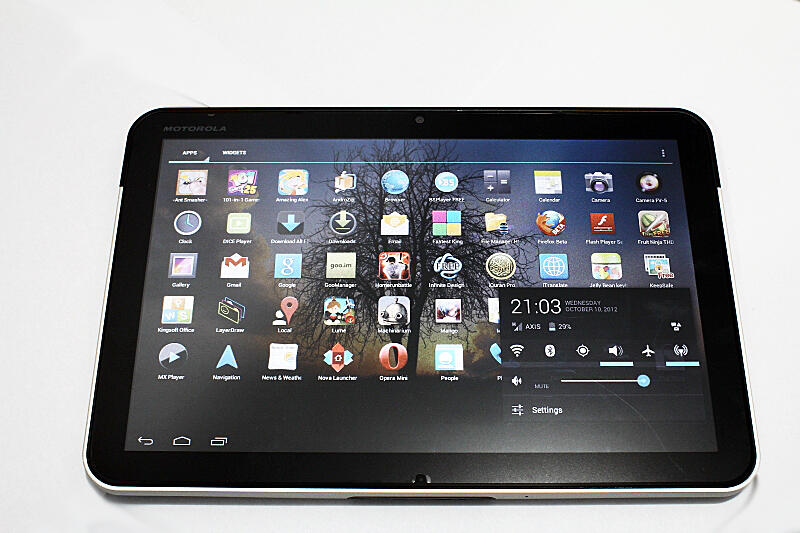 JUAL CEPAT !!! Motorola Xoom 3G MZ601 + WiFi - 32 GB - Hitam/Silver