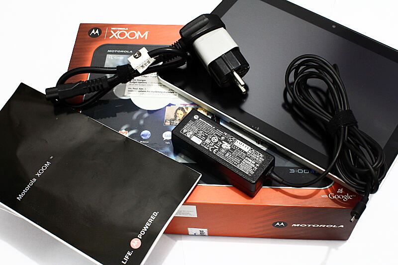 JUAL CEPAT !!! Motorola Xoom 3G MZ601 + WiFi - 32 GB - Hitam/Silver