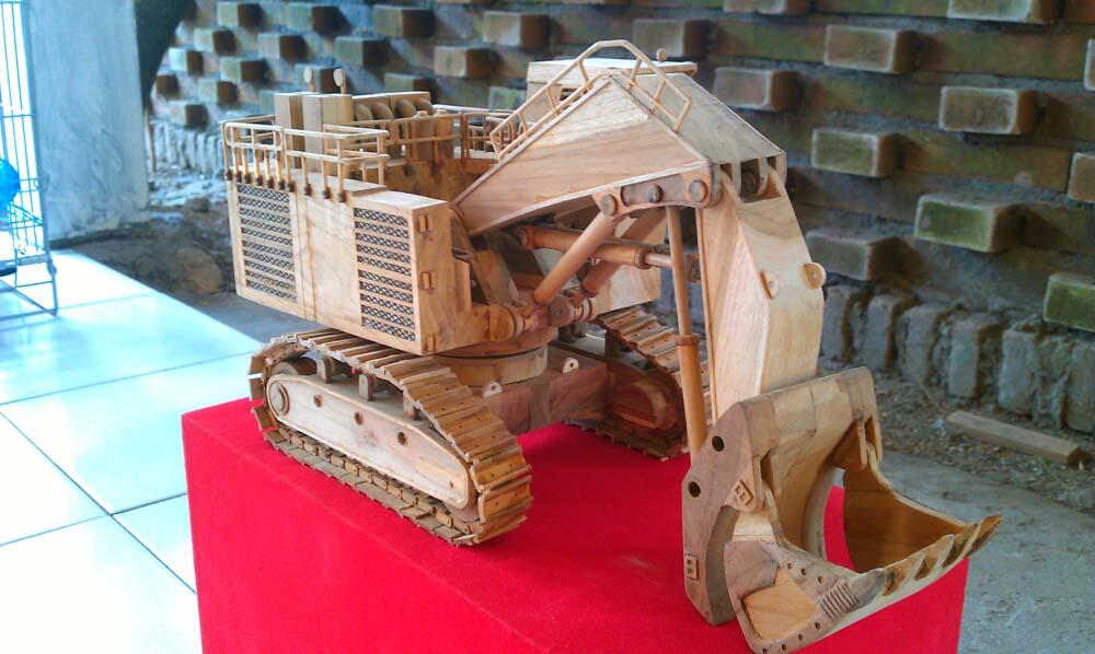 1:16 Wooden Military Tank M1A1 Abrams