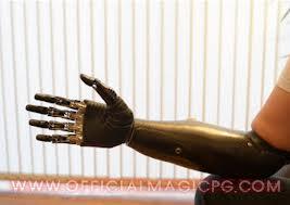 Pria dengan Tangan Robot &quot;Terminator&quot;
