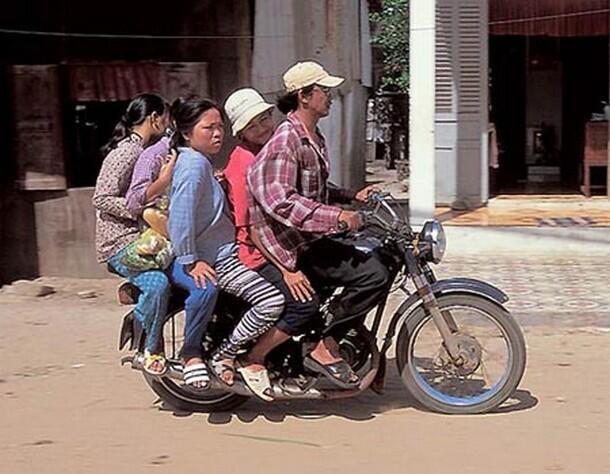 SEGALANYA BISA DENGAN SEPEDA MOTOR, GK PERCAYA .. LIAT NI ...