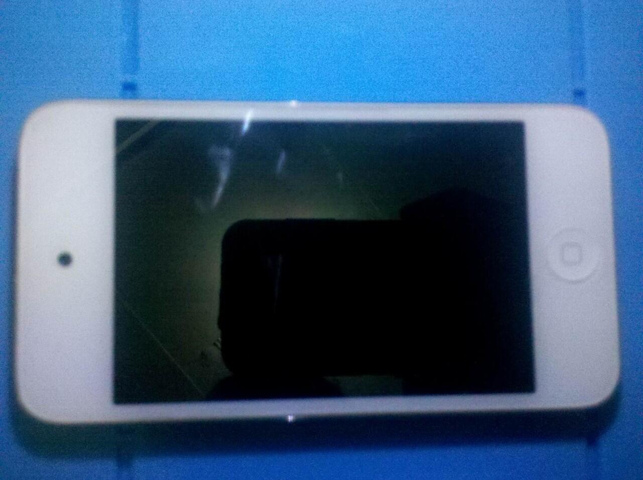 Ipod Touch 4G White 32GB Mint Condition garansi