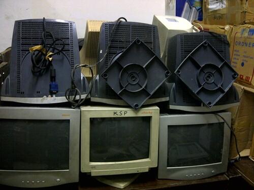 KOMPUTER PC DAN MONITOR