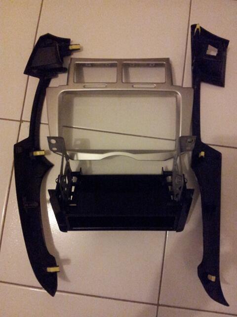 Frame Yaris dan Head Unit DVD Single Din