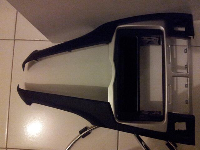Frame Yaris dan Head Unit DVD Single Din