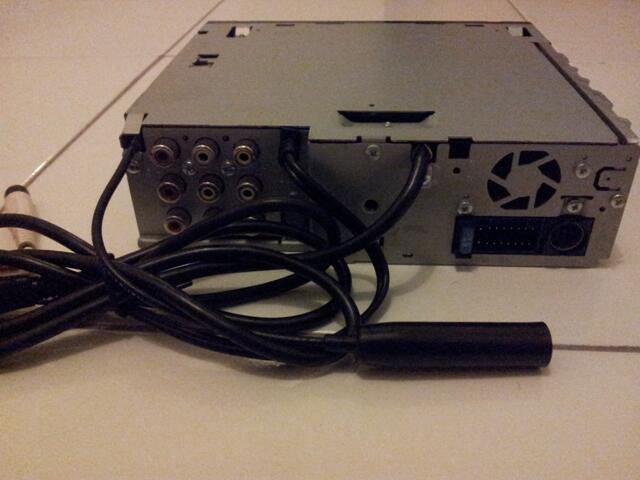 Frame Yaris dan Head Unit DVD Single Din