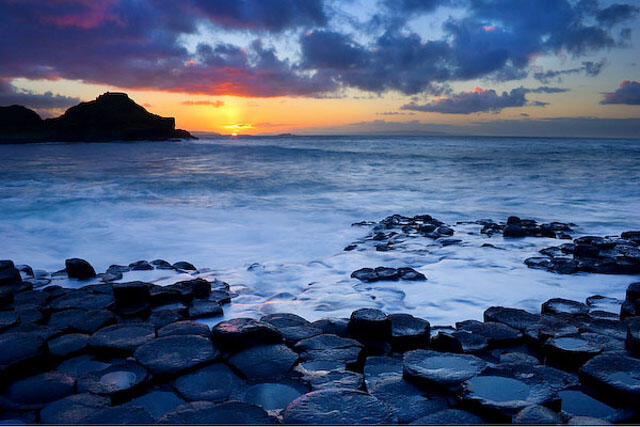 Melihat Lebih Dekat Giant’s Causeway