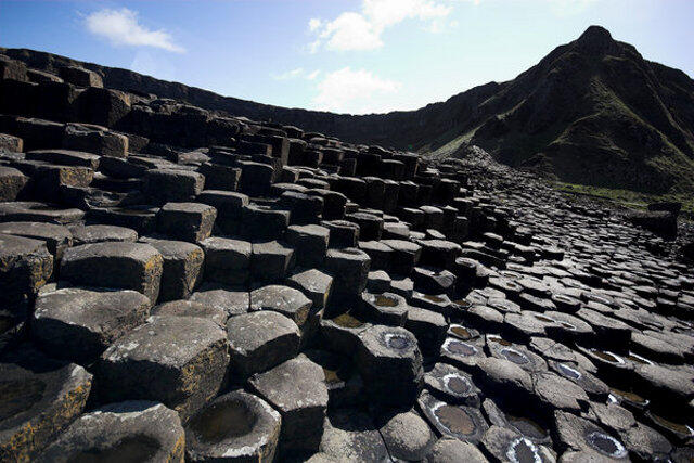 Melihat Lebih Dekat Giant’s Causeway