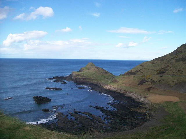 Melihat Lebih Dekat Giant’s Causeway