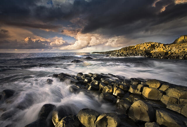 Melihat Lebih Dekat Giant’s Causeway