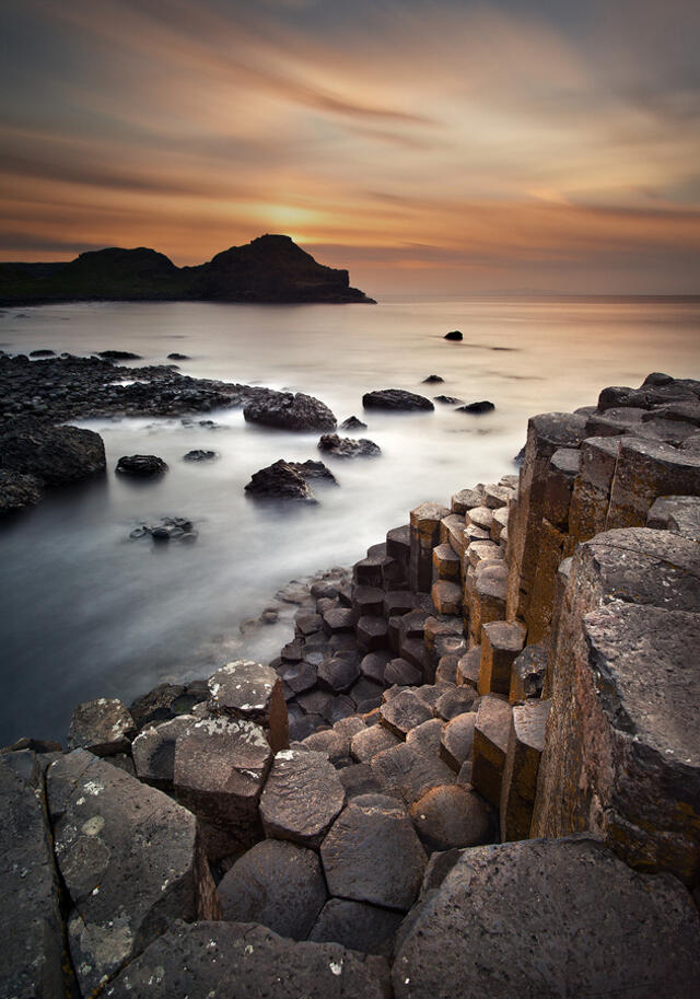 Melihat Lebih Dekat Giant’s Causeway