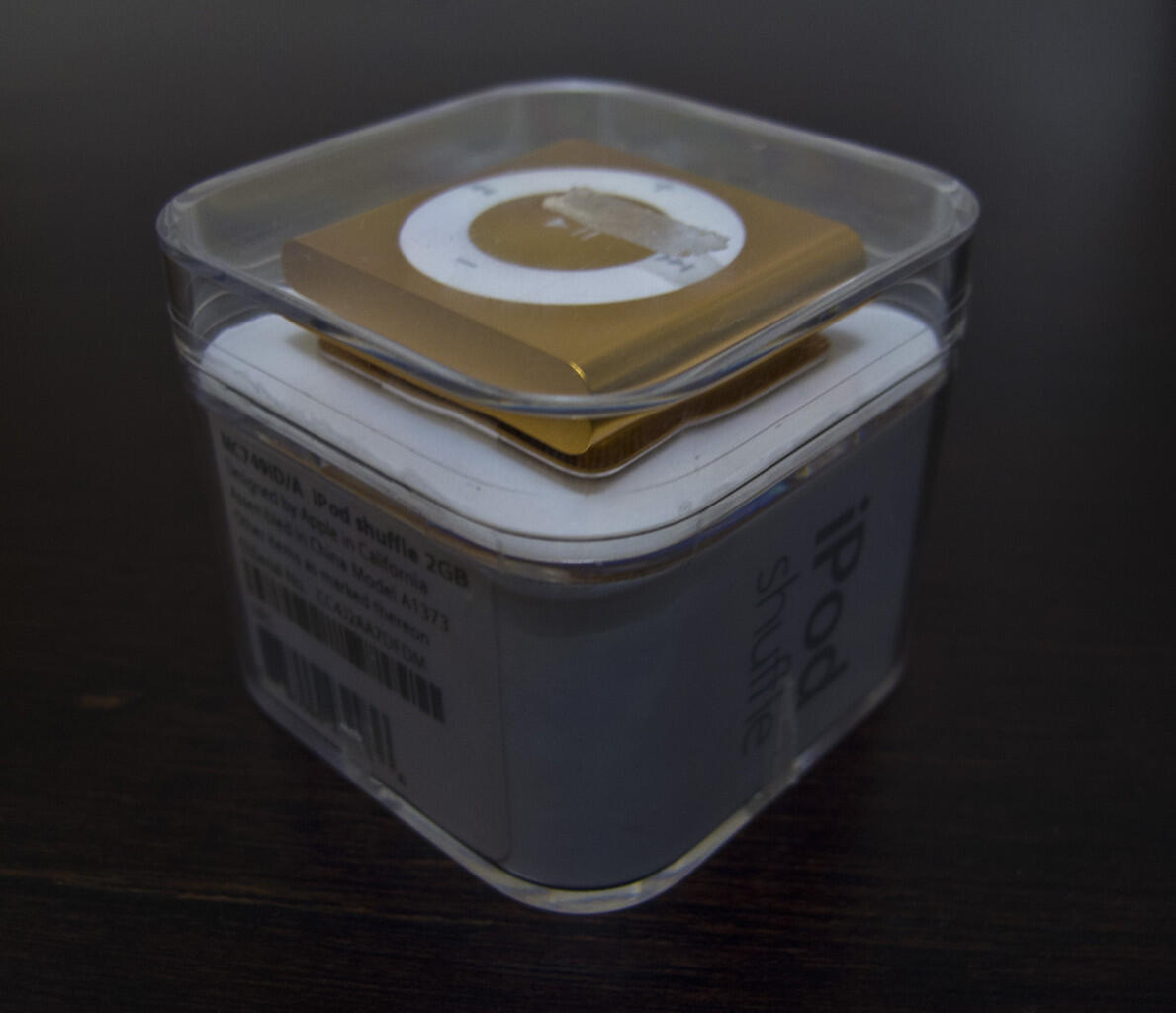 BNIB Ipod Shuffle 2 GB Gold Special