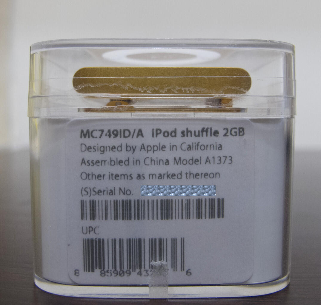 BNIB Ipod Shuffle 2 GB Gold Special