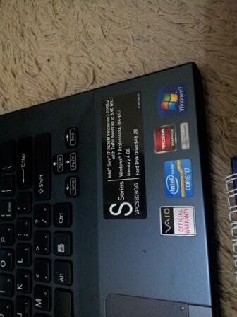 Jual sony vaio vpcsb28gg corei7 Sandybridge 640gb vga amd hd6470M keyboard nyala