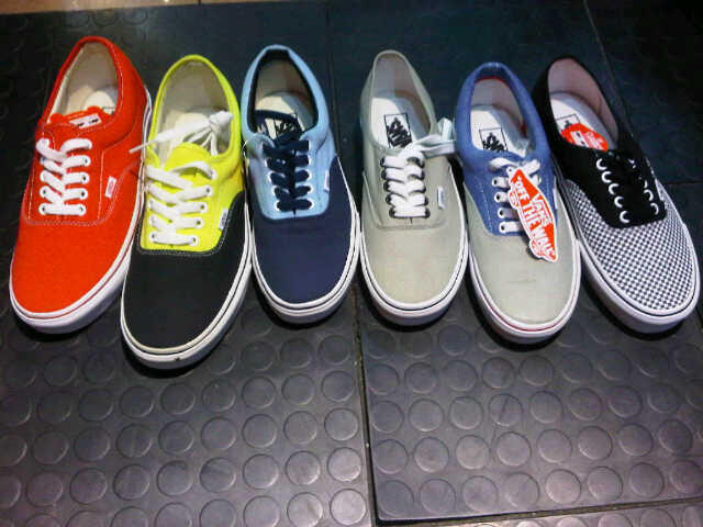 VANS SHOES ORIGINAL 100%