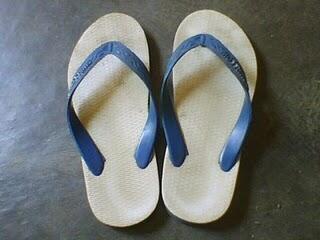 Dari Belakang Mirip cewek JEPANG dari depan mirip sendal JEPANG.???