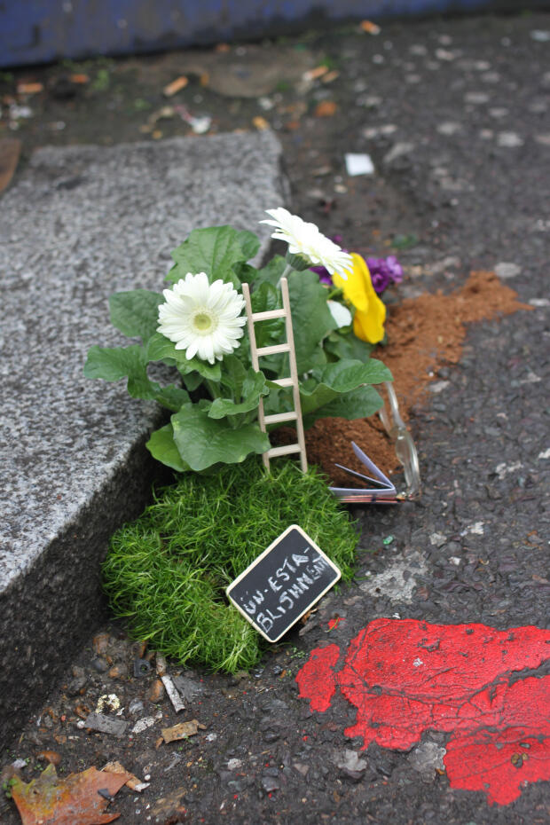 &#91;B&#93;Kreatif !! Miniatur Taman Nan Kreatif Di Lubang Jalanan&#91;/B&#93;