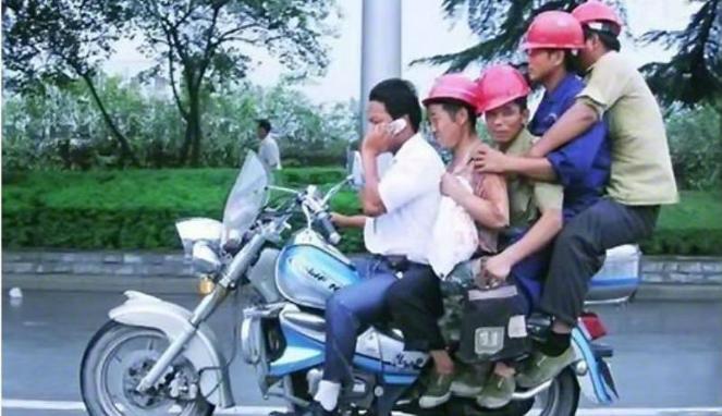 Pelanggaran Paling Konyol Pengendara Motor
